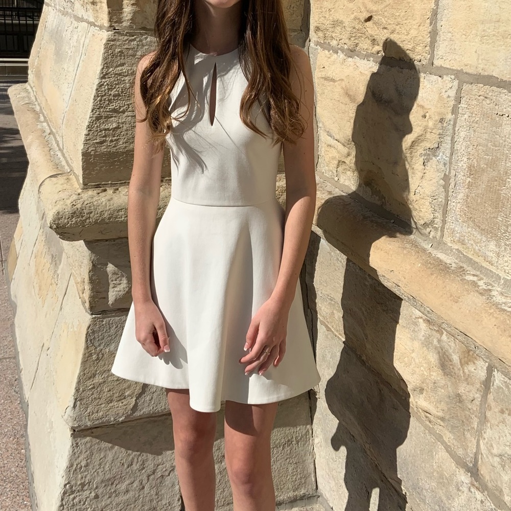 Elizabeth and James dress 00 white